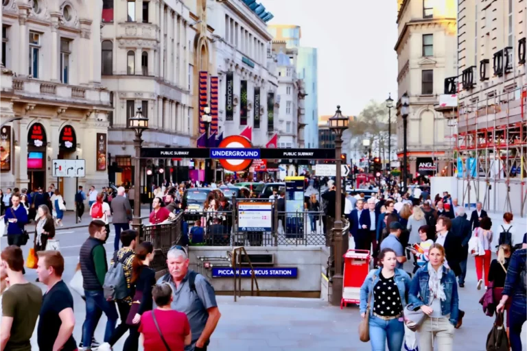 Piccadilly tube station